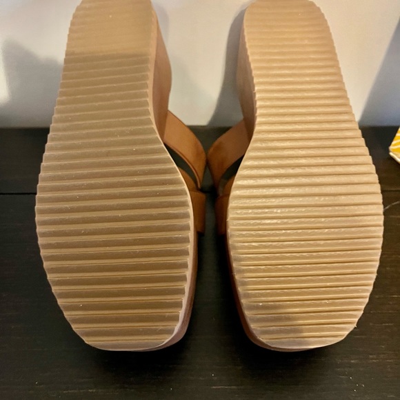 Yellow Box platform criss cross wedge sandal - Picture 4 of 4